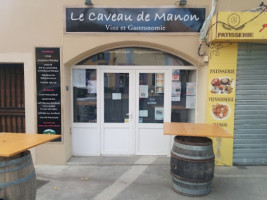 Le Caveau De Manon inside