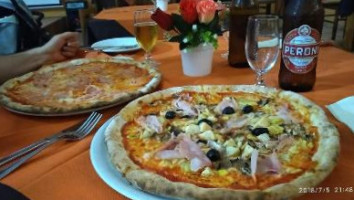 Iris Pizzeria, food