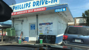 Phillip's Drive In outside