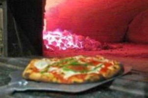 Del Ponte's Coal Fired Pizza food