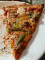 Dvinci's Pizza Pasta Subs food