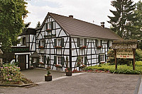 Hotel Meyer Alter Bergischer Gasthof outside