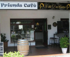 Friends Cafè inside