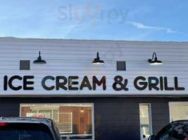 Arty’s Ice Cream Grill food