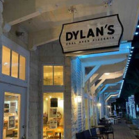Dylans Pizzaria outside