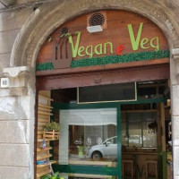 Vegan E Veg outside
