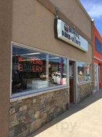 Weimer's Diner And Donuts outside