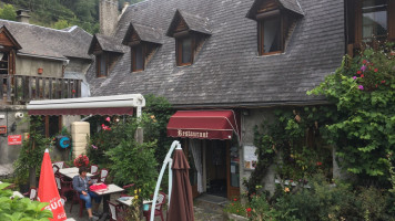 Auberge des Pyrenees outside