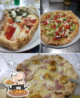 Ricomincio Da 3 Pizzeria Napoletana food