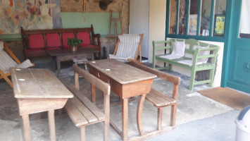 L'École Buissonnière, Café Des Arts inside