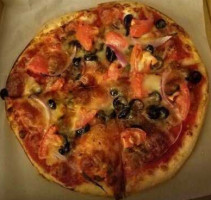 Thatzza Pizza food
