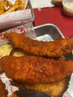 Lucky's Hot Chicken food