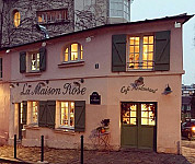 La Maison Rose outside