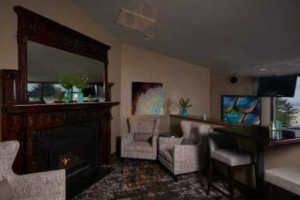 Sea Glass Bistro Lounge inside