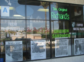 Original Richard's Bakery outside