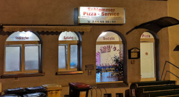 Schlemmer Pizza Service outside