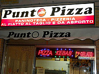 Punto Pizza inside