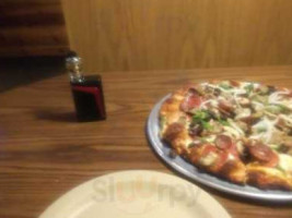 Round Table Pizza food