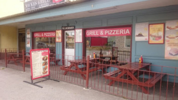 Mickes Grill Pizzeria food