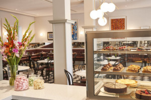 Charles Bistro Café (im Steigenberger Grandhotel Petersberg) food