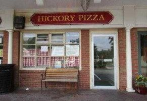 Hickory Tree Pizza outside