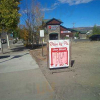 Showboat's Drive By Pie outside