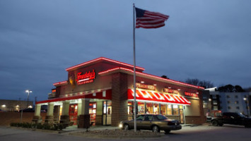 Freddy's Frozen Custard Steakburgers outside