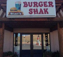 Stan's Burger Shak outside