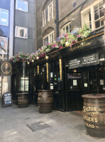 Old Doctor Butler's Head outside