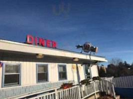 The Cascade Inn Diner outside