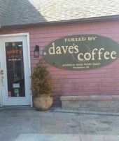 Dave's Coffee outside