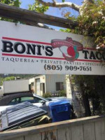 Boni's Tacos outside