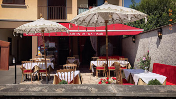 Jardin Du Kashmir outside