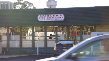 Valley Liquor outside