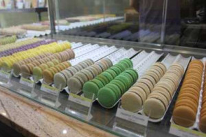 I C I Macarons Cafe food