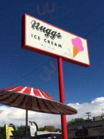 Nuggs Ice Cream outside