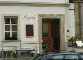 Lorla Café Kunst Du outside