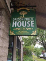 The Oregon Public House outside