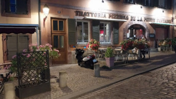 La Strada Pizzeria outside