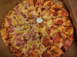 Round Table Pizza food