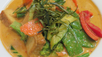 Thai Patcharin food