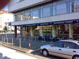 Meyerbeer Coffee outside