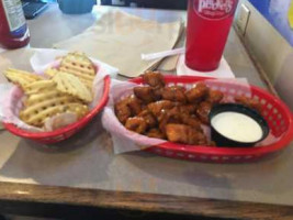 Md Pluckers Wing Factory Grill food