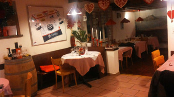 Restaurant Pizzeria Grottino-Bocciodromo inside