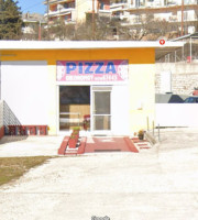 Pizza Οικονόμου outside