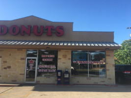 The Donut Palace outside