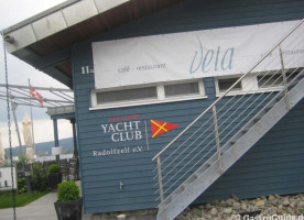 Vela Café Im Yachtclub outside