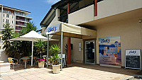 Zak's Greek Restaurant outside