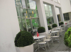 Cafe-Restaurant im Stadthaus food