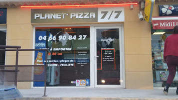 Planet'pizza inside